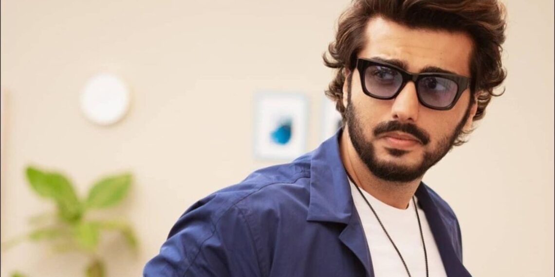 Arjun Kapoor sfoggia un corpo muscoloso mentre corre a torso nudo su un tapis roulant