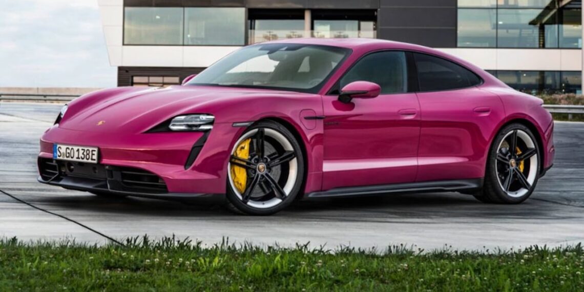 Berlina elettrica Porsche Taycan aggiornata per il 2022