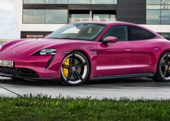 Berlina elettrica Porsche Taycan aggiornata per il 2022