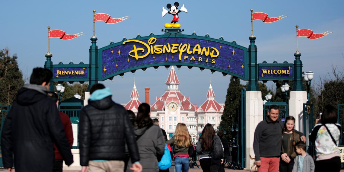 Disney supera le aspettative in ogni area, con i parchi statunitensi che tornano in profitto