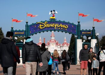Disney supera le aspettative in ogni area, con i parchi statunitensi che tornano in profitto