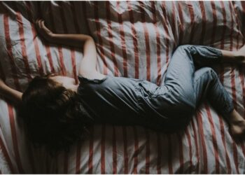 I bambini a rischio dormono meglio con l'aiuto dell'allenamento alla consapevolezza, dice lo studio