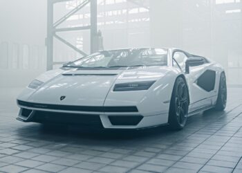 Il collezionista australiano ottiene la Lamborghini Countach del 2022, la retro supercar è esaurita