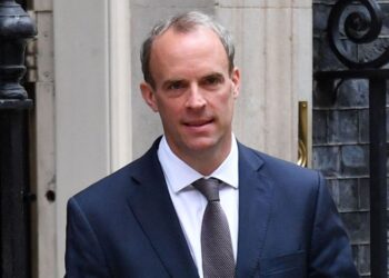 Il ministro degli Esteri britannico difende il collegamento perso in Afghanistan