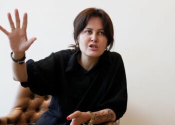 Il regista afghano racconta di essere fuggito da Kabul