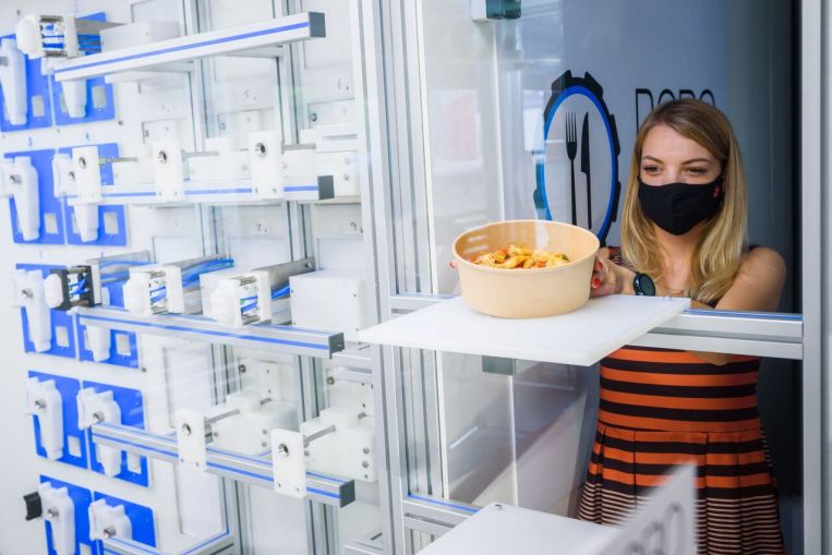Il robot da cucina a Riga prepara un nuovo futuro per il fast food