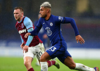 Il terzino sinistro del Chelsea Emerson completa il trasferimento in prestito al Lione