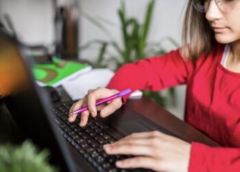 Il test di autorizzazione degli studenti di Victoria si sposta online