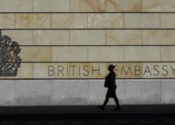 La Germania arresta ex funzionari dell'ambasciata britannica sospettati di spionaggio per la Russia
