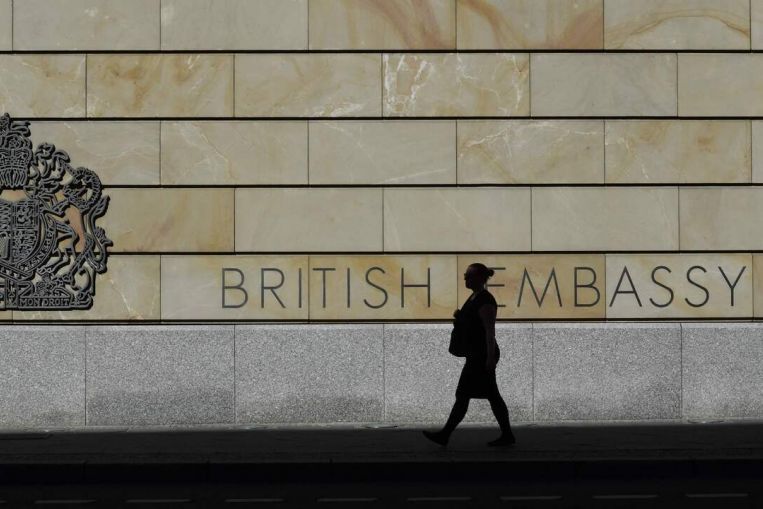 La Germania arresta ex funzionari dell'ambasciata britannica sospettati di spionaggio per la Russia