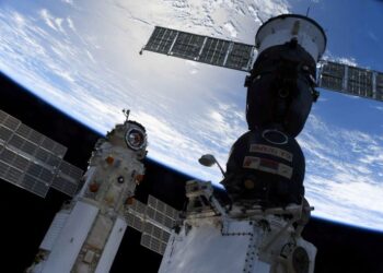 La Russia accusa il fallimento del software dopo che la stazione spaziale ha deviato brevemente la rotta