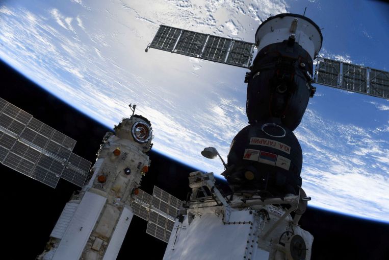La Russia accusa il fallimento del software dopo che la stazione spaziale ha deviato brevemente la rotta