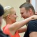 La moglie del critico del Cremlino Alexei Navalny consegna borsch e ciliegie durante una visita di 3 giorni in prigione