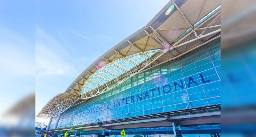 L'aeroporto di San Francisco attira turisti internazionali per il turismo vaccinale