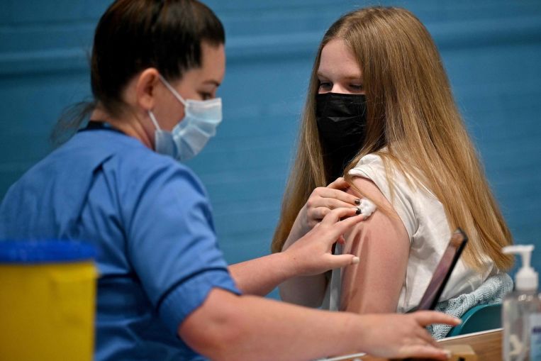 L'autorità sanitaria britannica approva la moderna iniezione di Covid-19 per i bambini di 12-17 anni