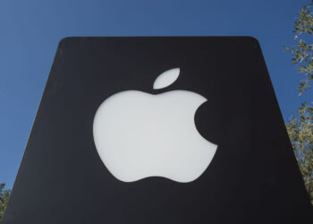 Le funzionalità di protezione dei bambini di Apple sollevano preoccupazioni nei suoi stessi ranghi, affermano le fonti