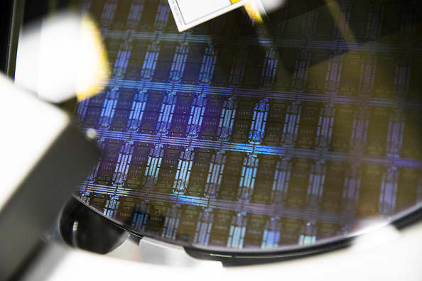 Le preoccupazioni per la sicurezza sulla carenza di chip stanno spingendo i governi ad agire, afferma Moody's