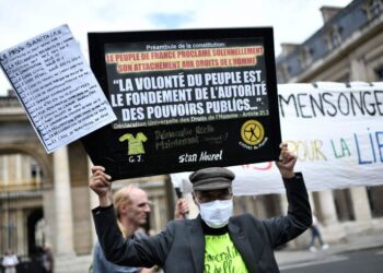Le regole del pass sanitario Macron Covid-19 approvate dall'Alta Corte francese