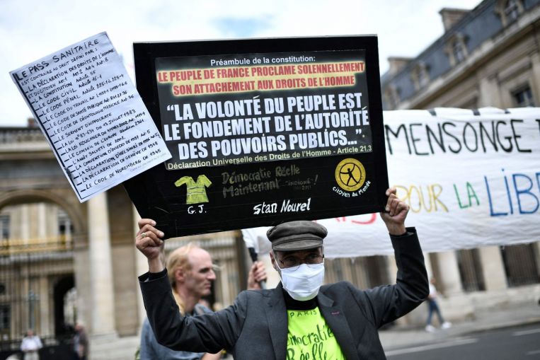 Le regole del pass sanitario Macron Covid-19 approvate dall'Alta Corte francese