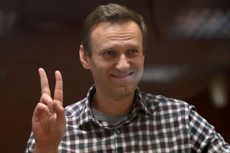 Merkel e Putin affrontano il critico del Cremlino Alexei Navalny nel loro ultimo viaggio in Russia