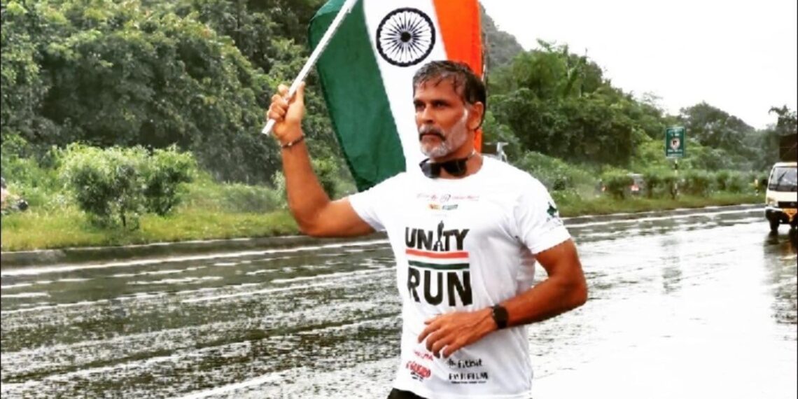 Milind Soman celebra il 75° Giorno dell'Indipendenza con una corsa su strada dopo 8 mesi