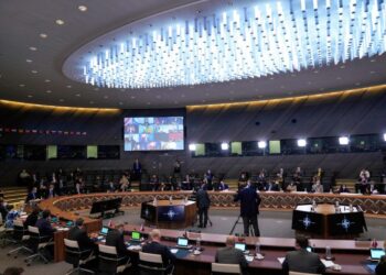 Non permetteremo ai terroristi di minacciarci, ha detto la NATO ai talebani