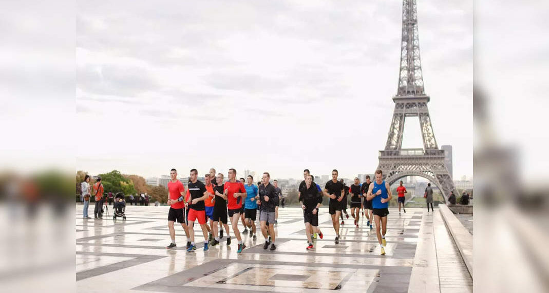 Olimpiadi di Parigi 2024: evento di beach volley sotto la Torre Eiffel