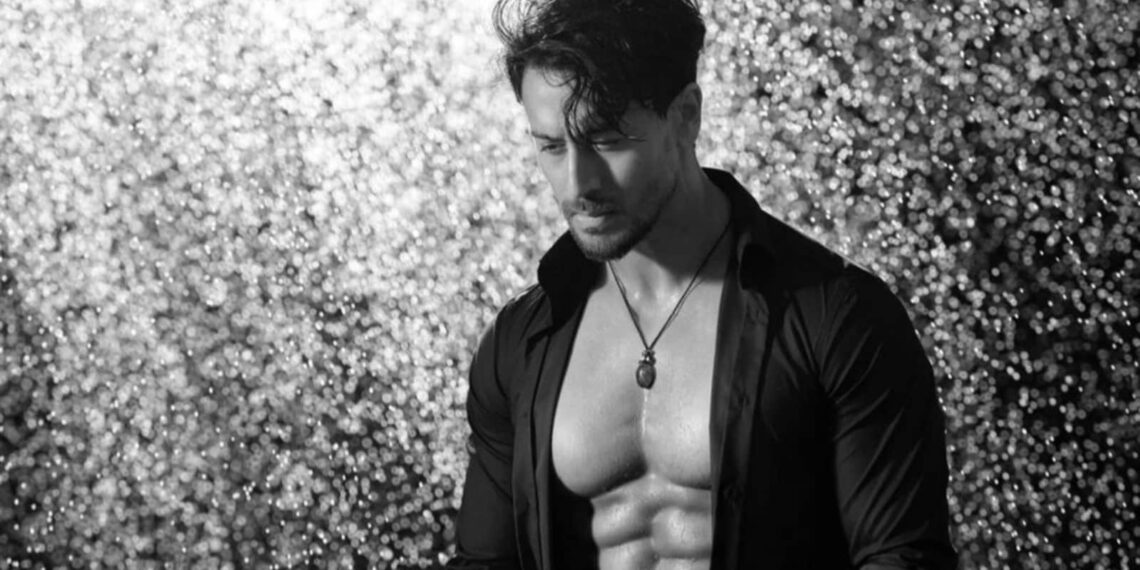 Prima del Giorno dell'Indipendenza, Tiger Shroff fa un saluto volante nella sua canzone Vande Mataram
