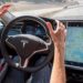 Tesla inganna i clienti sulle capacità di guida autonoma, affermano i senatori nella richiesta di indagine della FTC