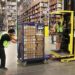 Amazon ha premiato otto lavoratori vaccinati con auto gratis o 100.000 dollari di stipendio.