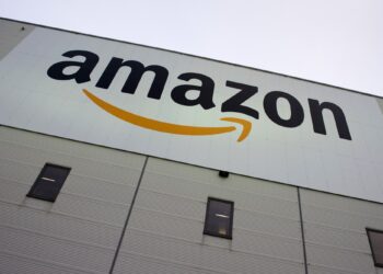 Amazon sta progettando di aprire grandi magazzini, il suo ultimo esperimento nella vendita al dettaglio fisica
