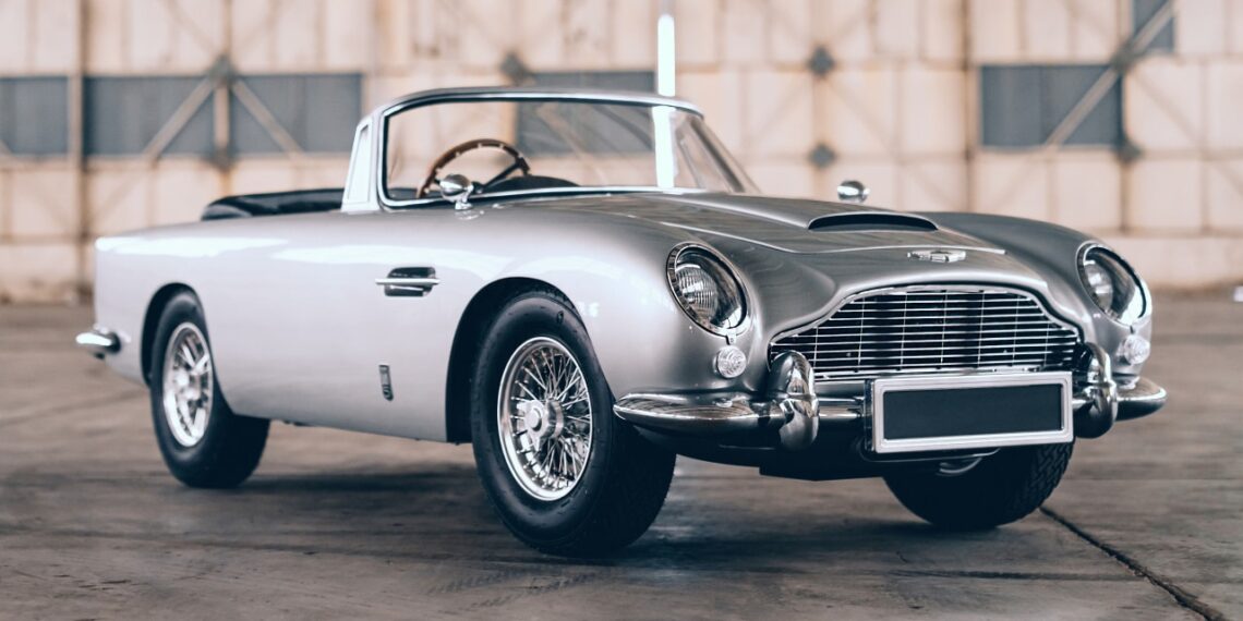 Aston Martin DB5 di James Bond ridotto per i bambini