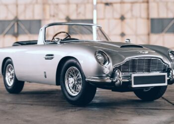 Aston Martin DB5 di James Bond ridotto per i bambini