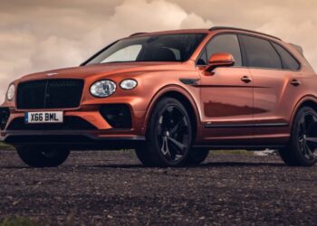 Bentley Bentayga 2021 si è ripresa con un errore del software