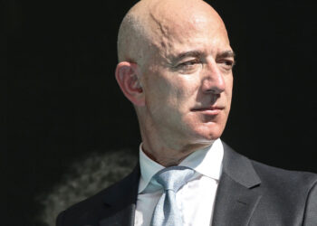 Blue Origin di Jeff Bezos è un luogo di lavoro "tossico", affermano alcuni dipendenti attuali ed ex durante una prova