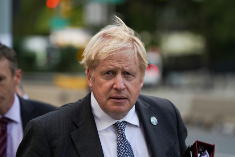 Boris Johnson si fa beffe dell'indignazione francese per la rissa sottomarina