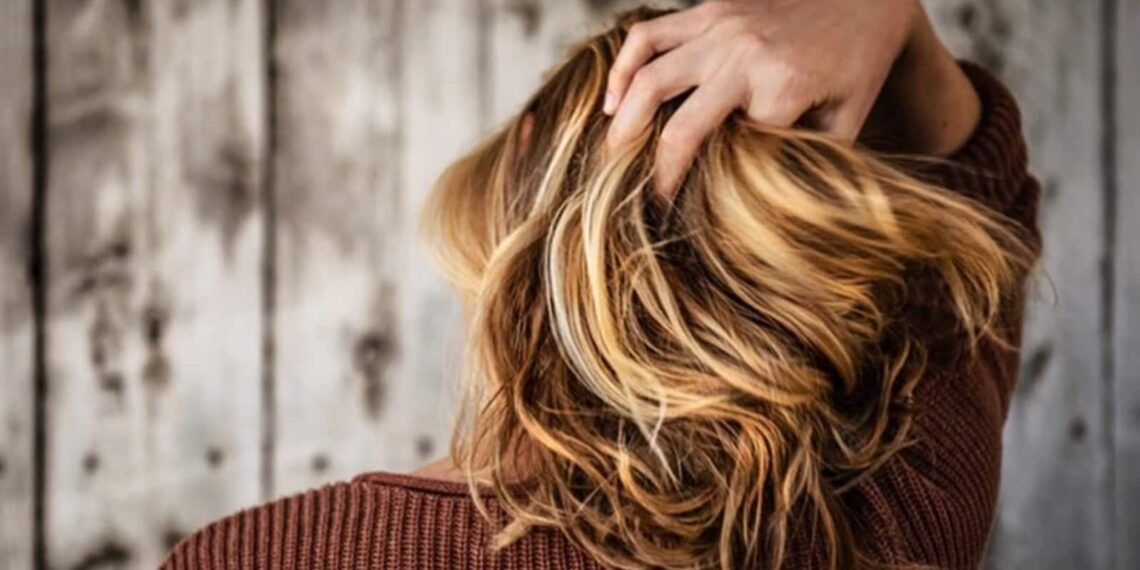 Capelli secchi e danneggiati?  Potresti commettere questo errore comune.