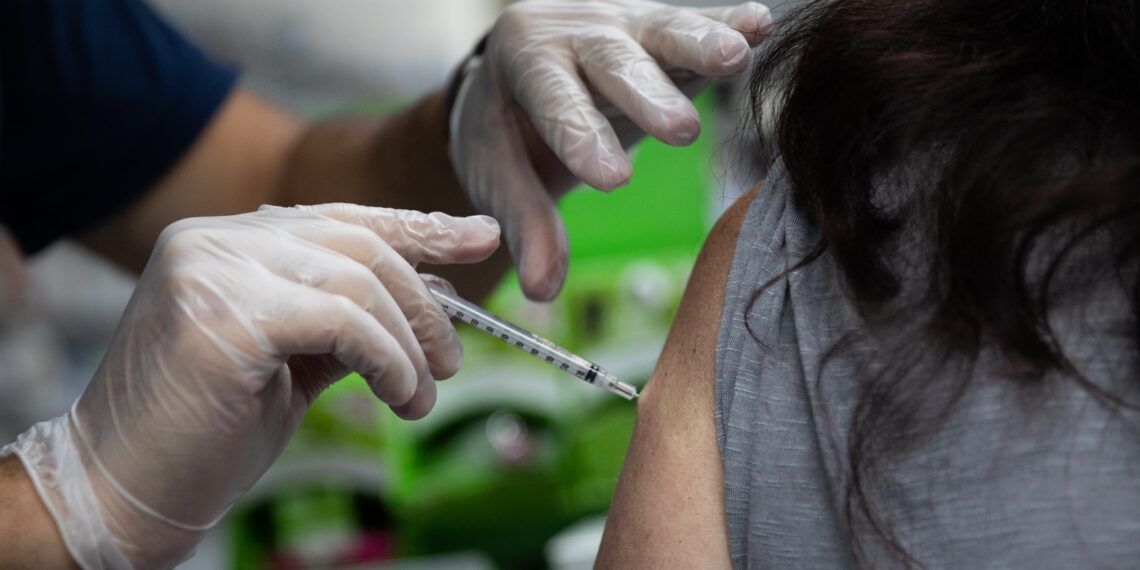 Effetti collaterali di Pfizer Jab in 12-15 anni ad alto rischio di complicanze Covid: studio