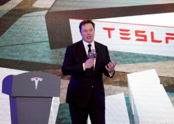 Elon Musk elogia le case automobilistiche cinesi mentre Tesla lavora per migliorare la reputazione dell'azienda