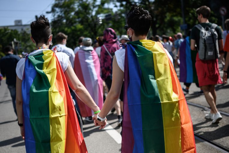Gli elettori svizzeri sostengono fortemente il matrimonio tra persone dello stesso sesso