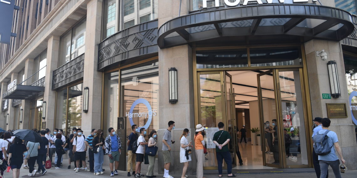 Huawei promette di tornare al "trono" degli smartphone nonostante le sanzioni statunitensi abbiano danneggiato la sua attività