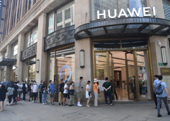 Huawei promette di tornare al "trono" degli smartphone nonostante le sanzioni statunitensi abbiano danneggiato la sua attività