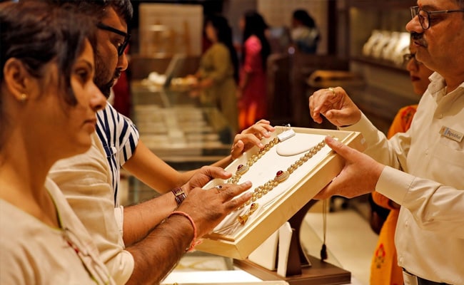 Gold Premiums Climb To Nearly 3-Week High As Jewellers Boost Festive Stocks
