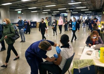 Il Regno Unito offrirà la terza iniezione del vaccino contro il Covid-19 ai più vulnerabili