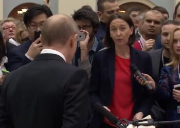 Il giornalista della BBC lascia la Russia dopo il ritiro delle credenziali in linea con la Gran Bretagna