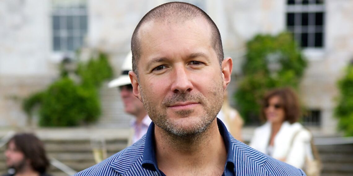 Il leggendario designer Apple Jony Ive realizzato da Ferrari
