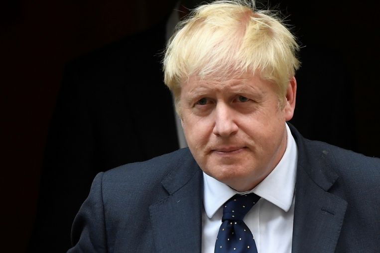 Il premier britannico Johnson rinuncia all'impegno fiscale per finanziare il welfare