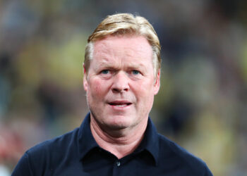 "In questo paese ti mandano via per niente!"  - L'allenatore del Barcellona Koeman ribatte l'arbitro dopo aver ricevuto un cartellino rosso nel sorteggio a Cadice