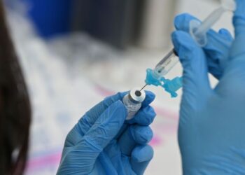 La Francia prevede di somministrare il terzo vaccino contro il Covid-19 a 18 milioni all'inizio del 2022
