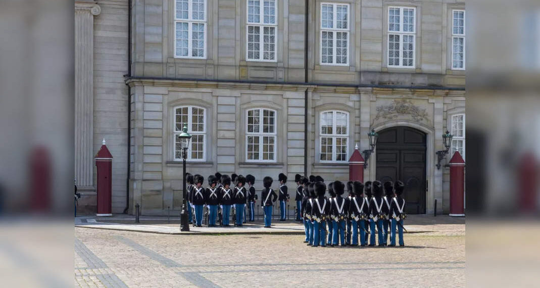 La cerimonia del cambio della guardia torna a Londra dopo 18 mesi